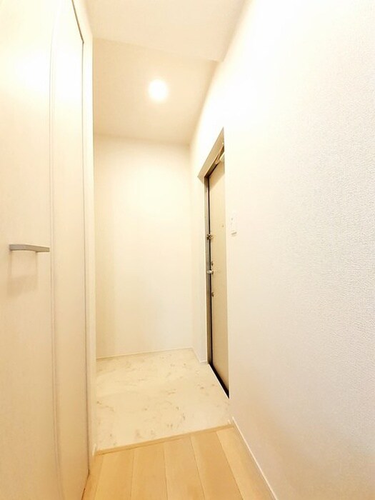 物件内観写真9　(玄関)