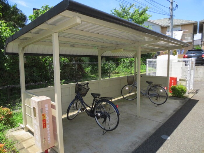 物件外観写真3　(駐輪場)