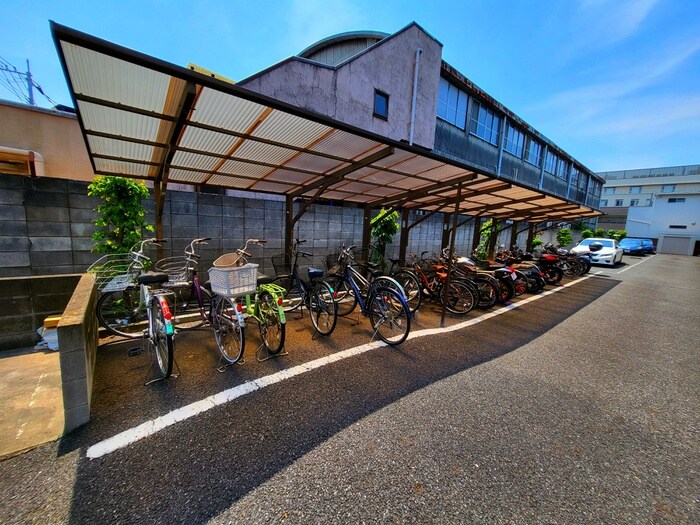物件外観写真4　(駐輪場)