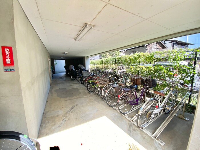 物件外観写真4　(駐輪場)