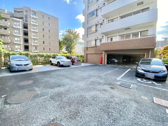 物件外観写真5　(駐車場)