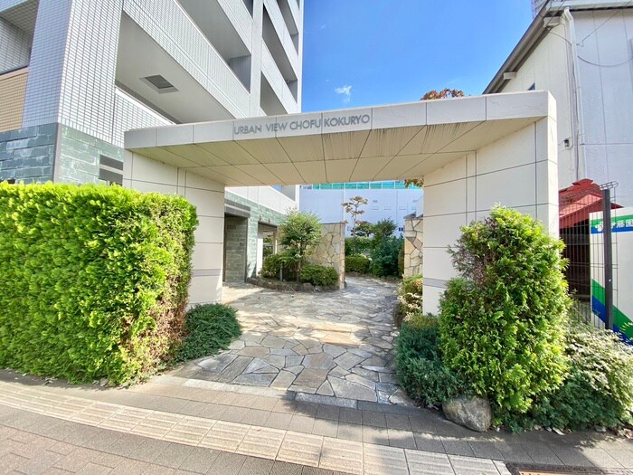 物件外観写真6　(エントランス部分)