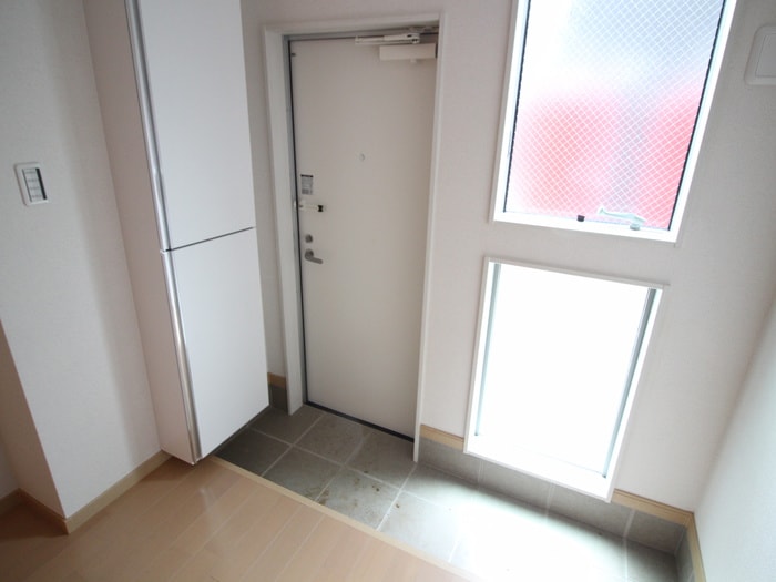 物件内観写真7　(玄関)