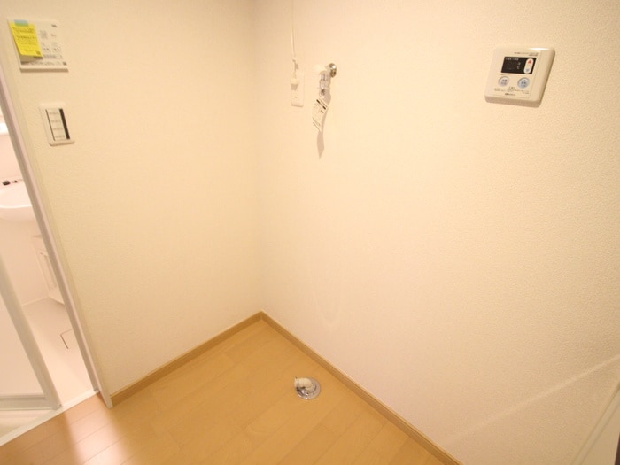 物件内観写真12　(洗濯機置場)