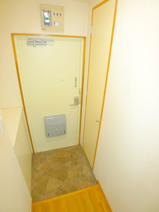 物件内観写真15　(玄関)