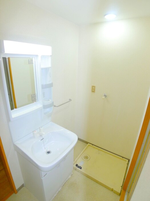 物件内観写真18　(洗濯機置場)