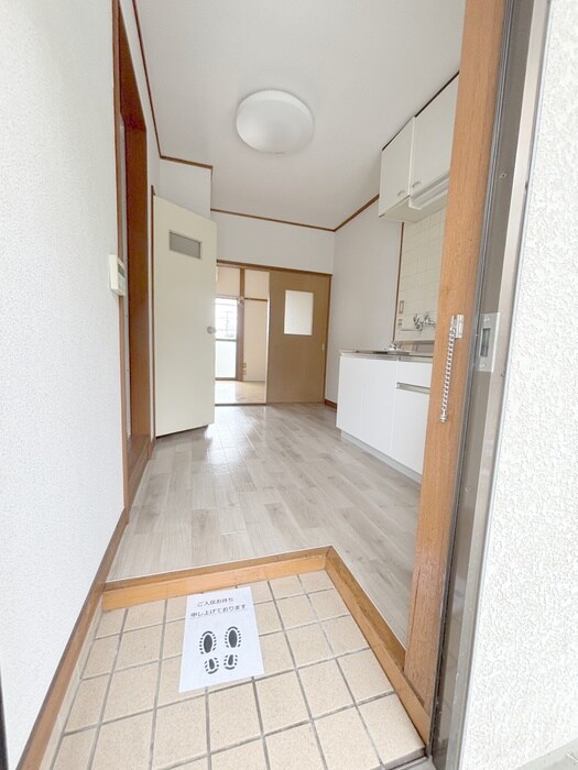 物件内観写真16　(玄関)