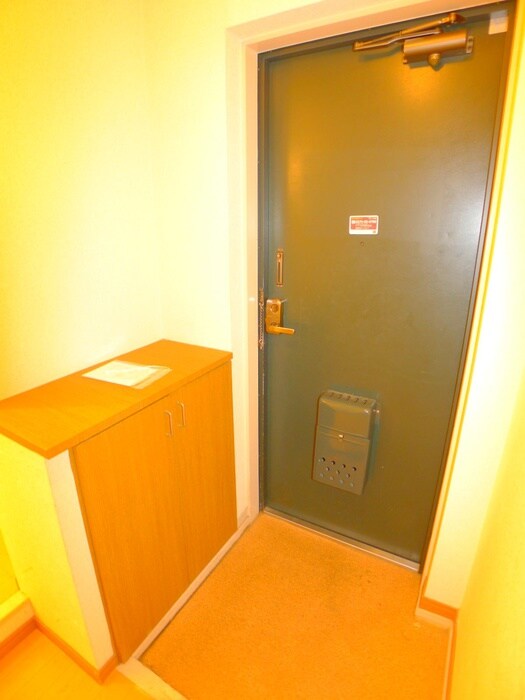 物件内観写真16　(玄関)