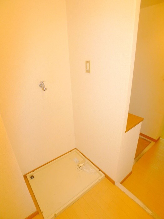 物件内観写真17　(洗濯機置場)