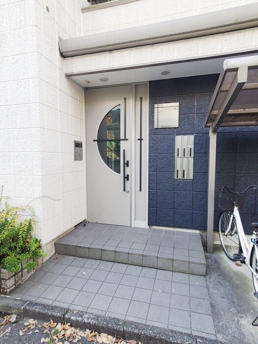物件外観写真3　(エントランス部分)