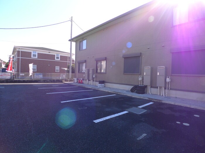 物件外観写真6　(駐車場)