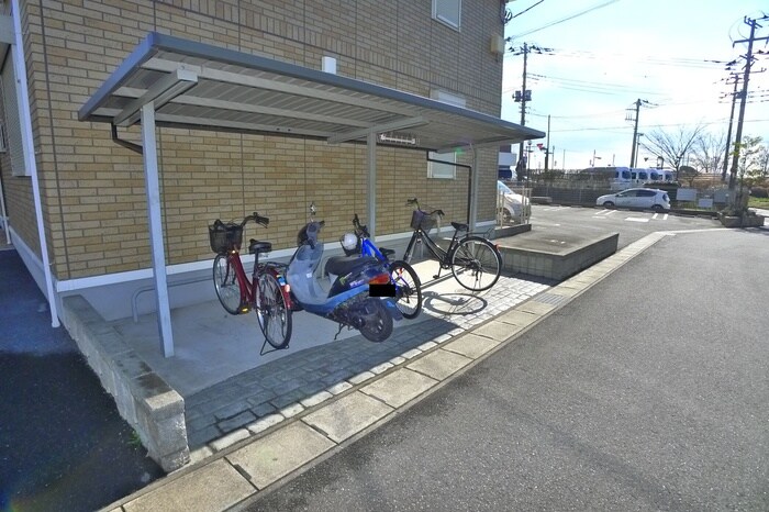 物件外観写真5　(駐輪場)