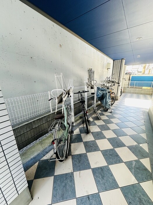 物件外観写真4　(駐輪場)