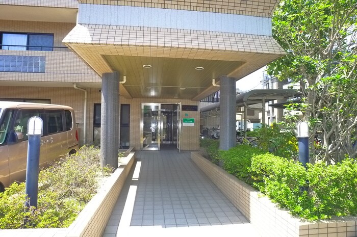 物件外観写真3　(エントランス部分)