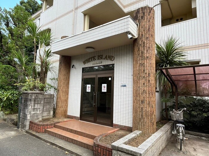 物件外観写真5　(エントランス部分)