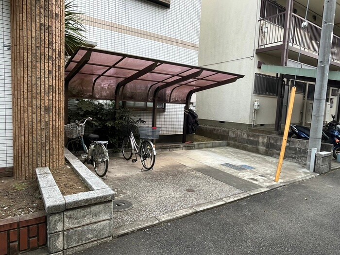 物件外観写真6　(駐輪場)