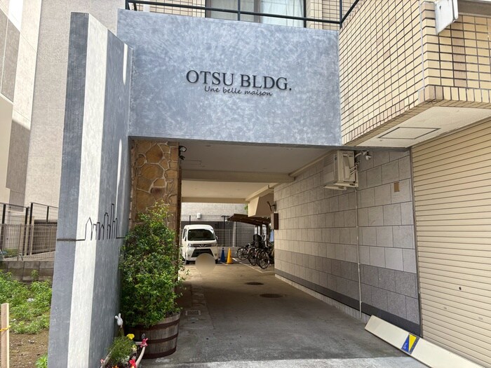 物件外観写真3　(エントランス部分)