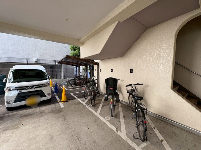 物件外観写真5　(駐輪場)