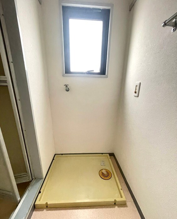 物件内観写真13　(洗濯機置場)