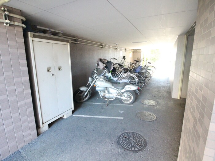 物件外観写真6　(駐輪場)
