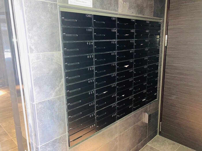 物件外観写真5　(エントランス部分)