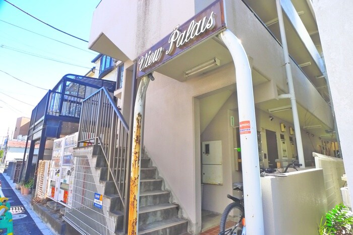 物件外観写真3　(エントランス部分)