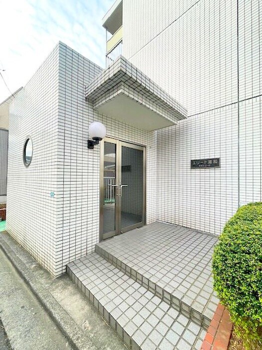 物件外観写真2　(エントランス部分)
