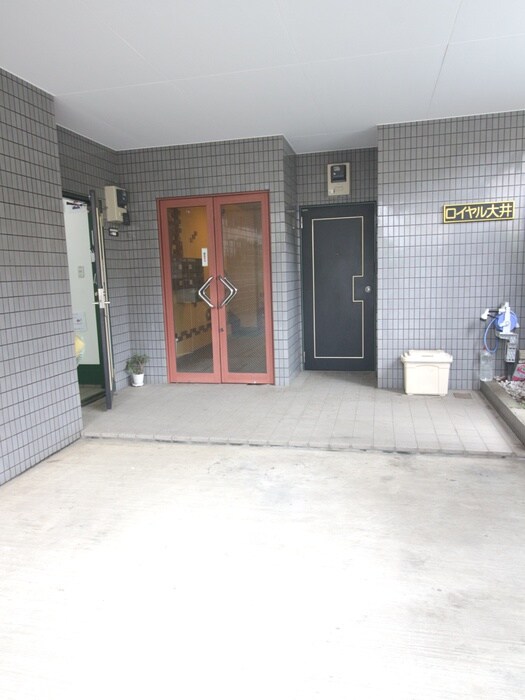 物件外観写真3　(エントランス部分)