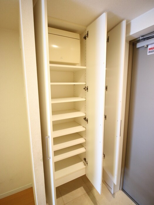 物件内観写真8　(靴箱)