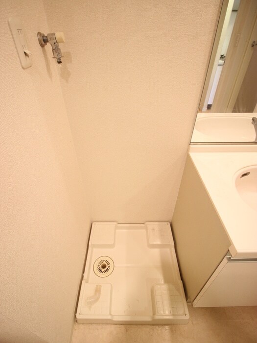 物件内観写真10　(洗濯機置場)