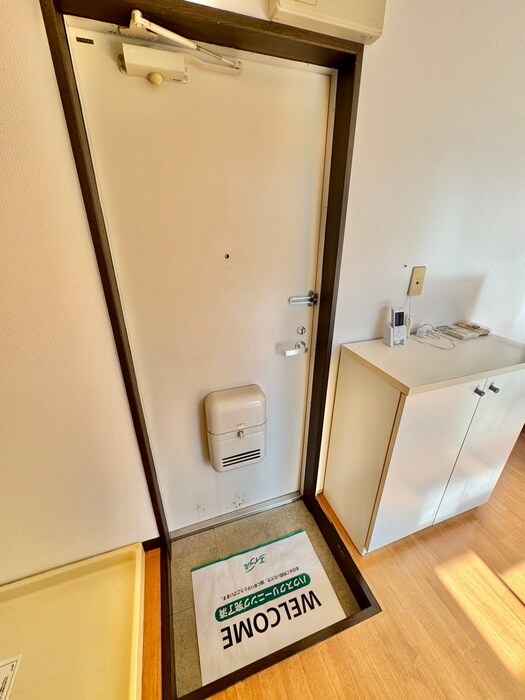 物件内観写真18　(玄関)