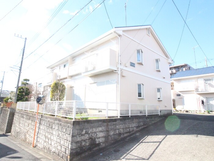 物件外観写真1　(エントランス部分)