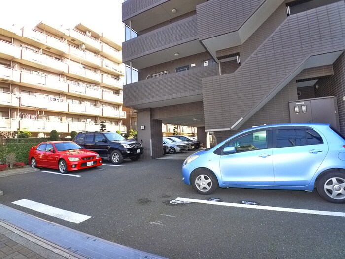 物件外観写真4　(駐車場)