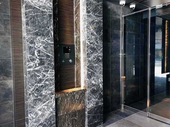 物件外観写真4　(エントランス部分)