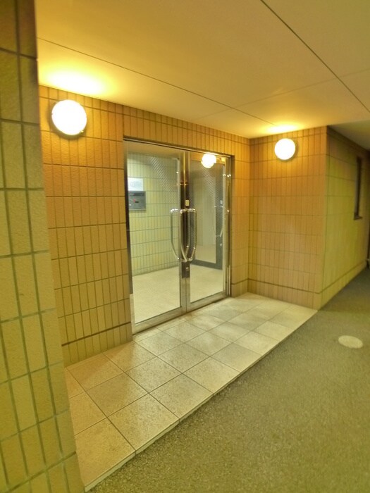 物件外観写真4　(エントランス部分)