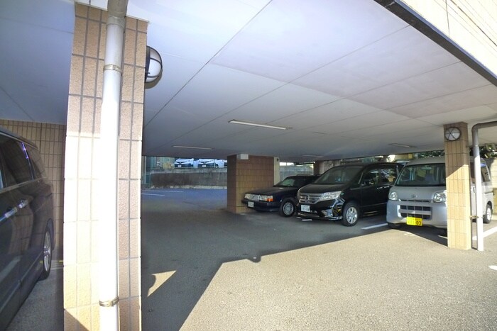物件外観写真6　(駐車場)