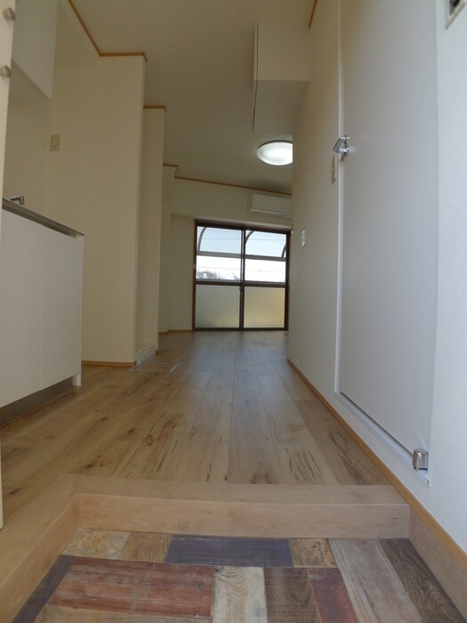 物件内観写真5　(玄関)