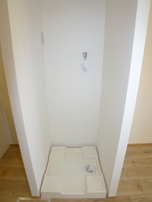 物件内観写真8　(洗濯機置場)