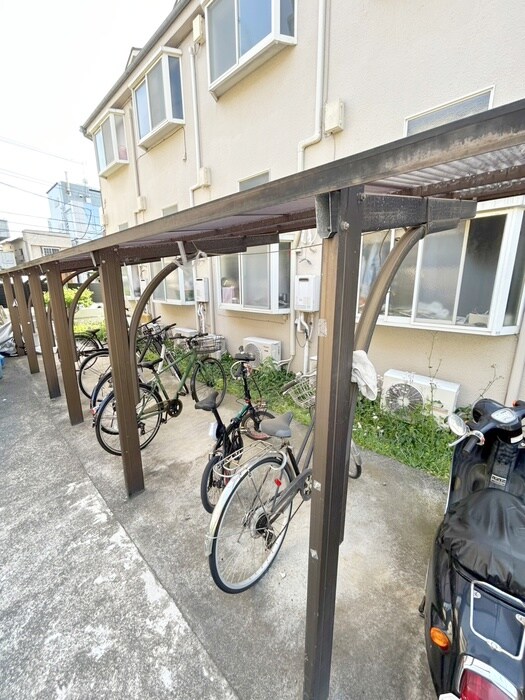 物件外観写真3　(駐輪場)