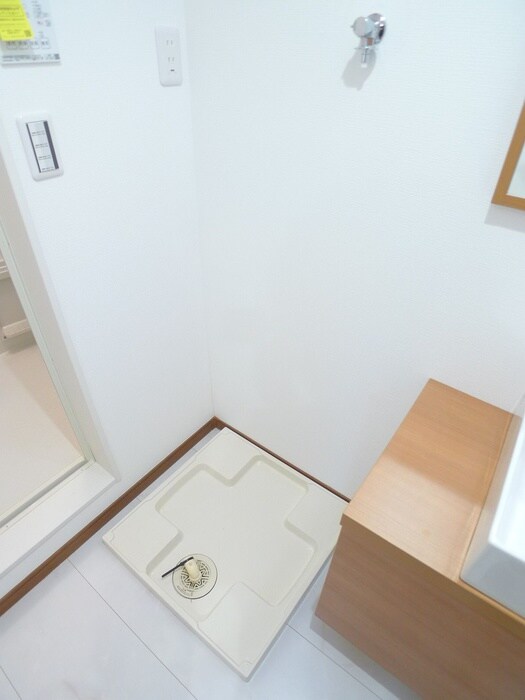 物件内観写真11　(洗濯機置場)