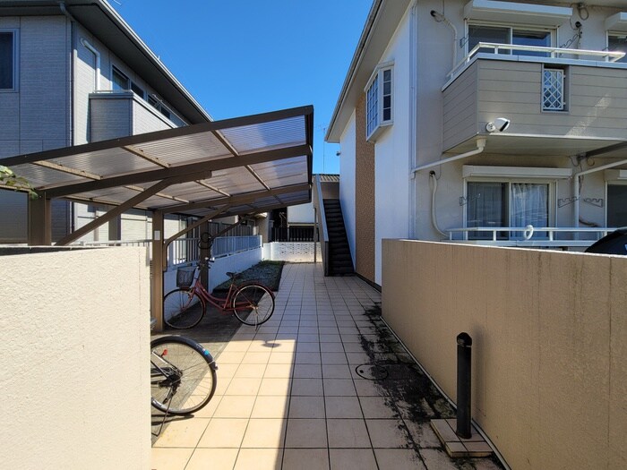 物件外観写真4　(駐輪場)