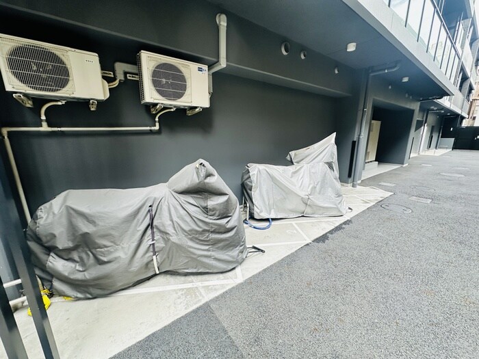 物件外観写真5　(バイク置き場)