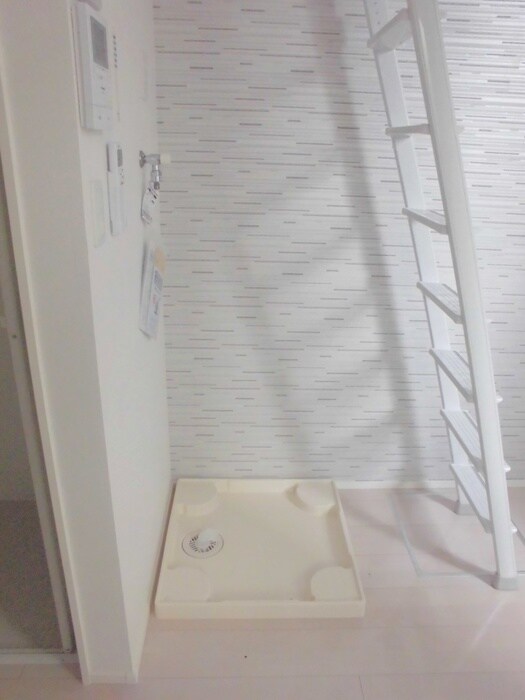 物件内観写真14　(洗濯機置場)