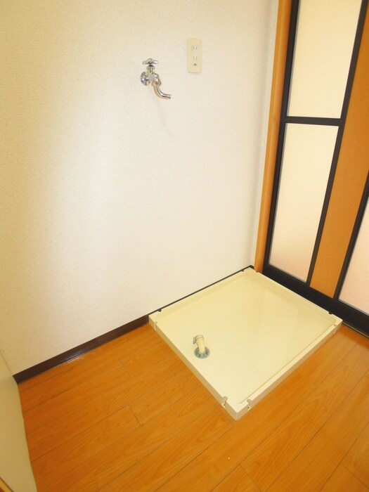 物件内観写真12　(洗濯機置場)