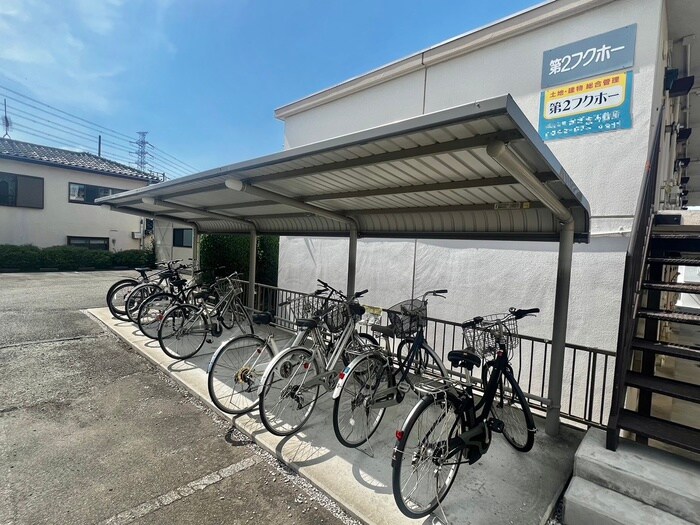 物件外観写真2　(駐輪場)