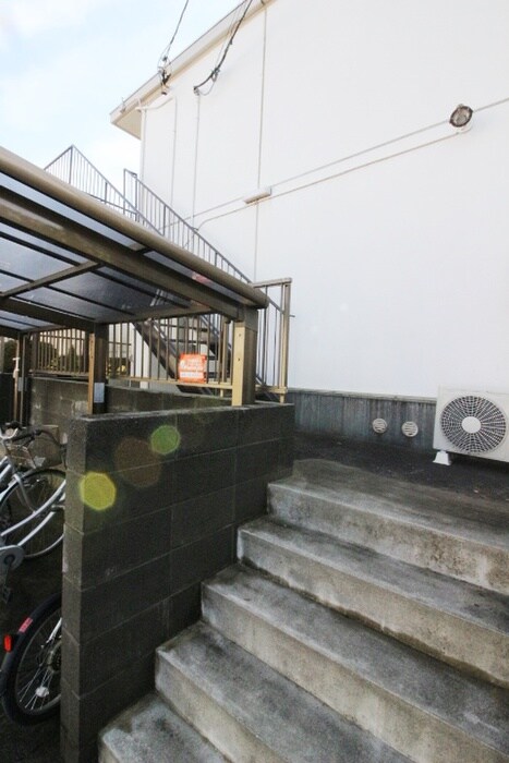 物件外観写真5　(エントランス部分)