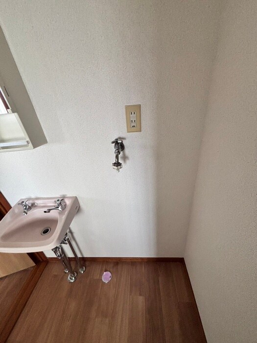 物件内観写真16　(洗濯機置場)