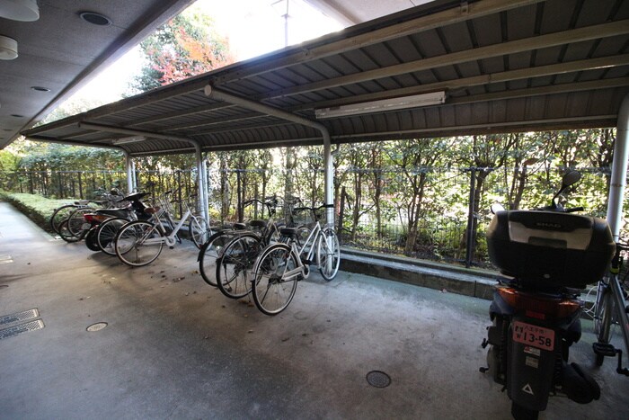 物件外観写真2　(駐輪場)