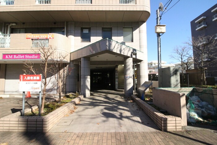 物件外観写真4　(エントランス部分)