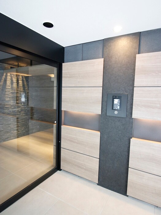 物件外観写真6　(エントランス部分)